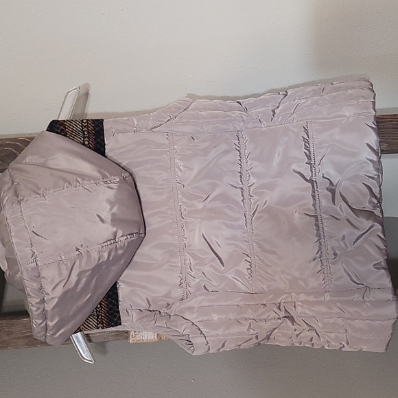 CoffeeShop New York Puffer Vest size small - Picture 2 of 6